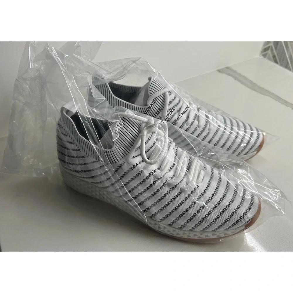 New Urban Sport Sneakers By J/Slides Women's Black White Knit Opy US 8M